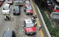 2-million-missing-after-cash-spill-on-Hong-Kong-road