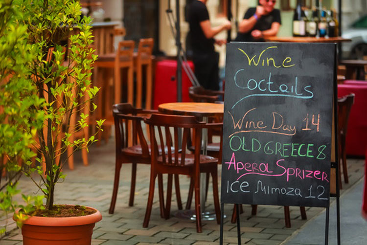 signage role in business marketing